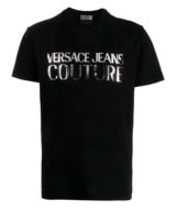 Camiseta negra Versace Jeans Couture con logo plateado en la parte delantera