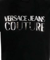 Camiseta negra Versace Jeans Couture con logo plateado en la parte delantera