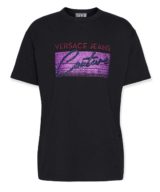 Camiseta negra Versace Jeans Couture con logo de colores en la parte delantera
