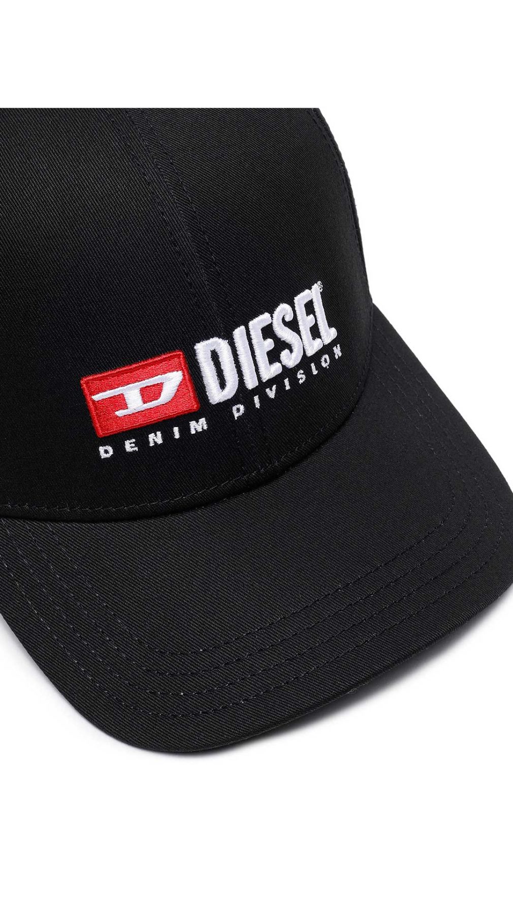 Gorra negra Diesel con logo en la parte delantera