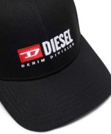 Gorra negra Diesel con logo en la parte delantera