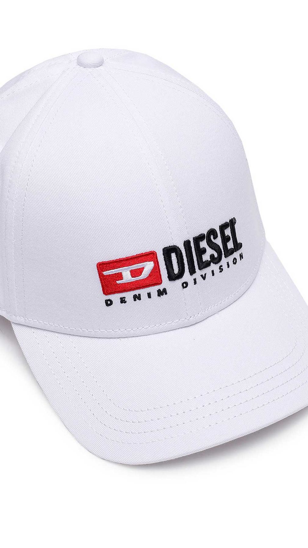Gorra blanca Diesel con logotipo en la parte delantera