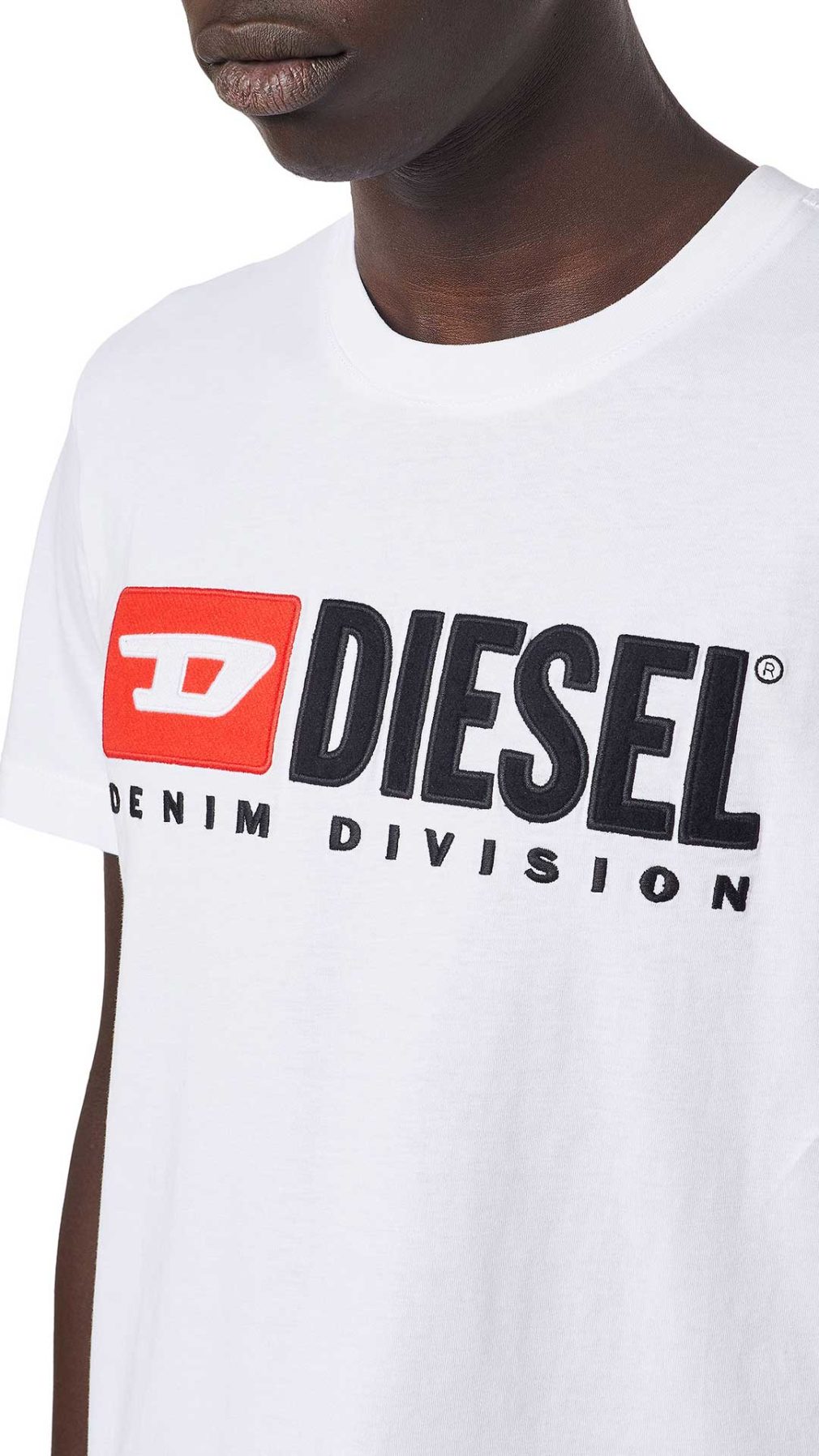 Camiseta blanca Diesel con logotipo en la parte delantera