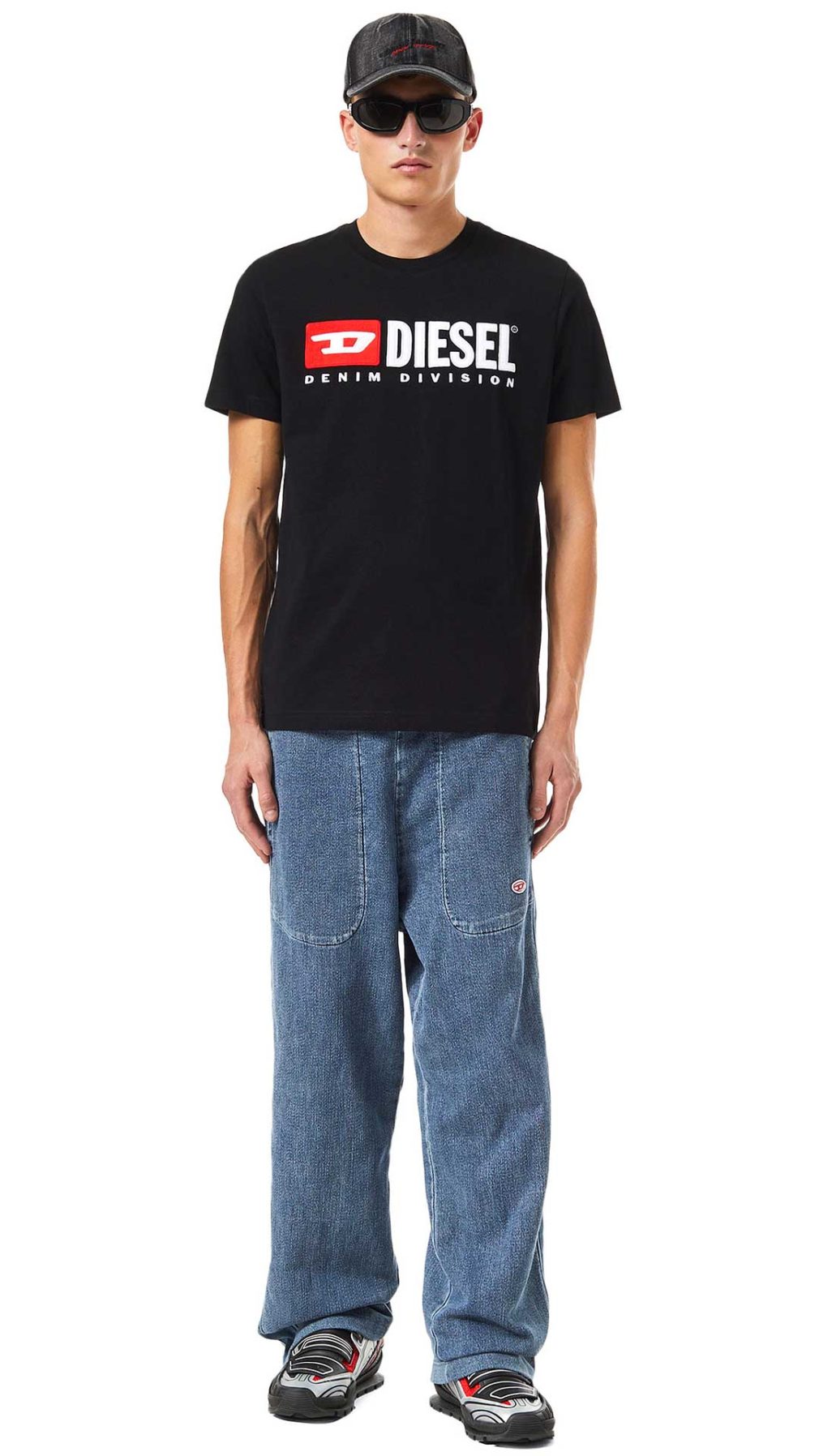 Camiseta negra Diesel con logotipo en la parte delantera