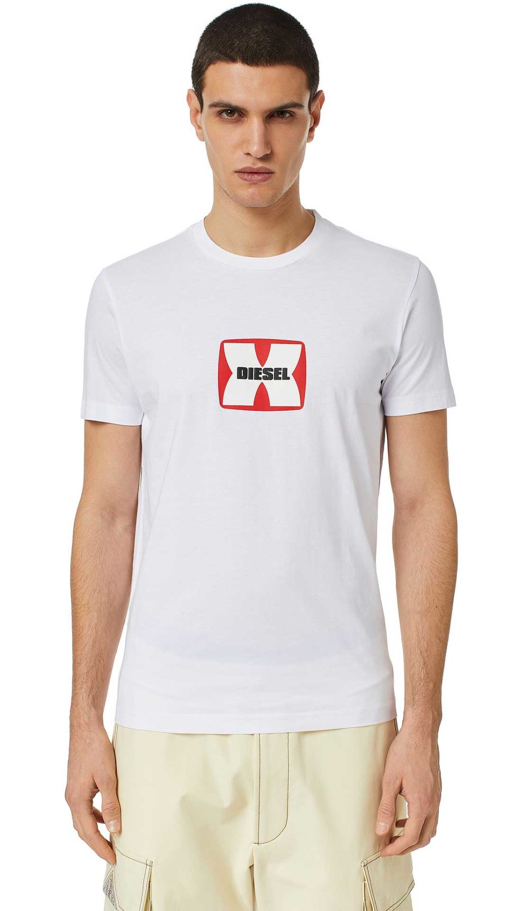 Camiseta blanca Diesel con logo en relieve en la parte delantera