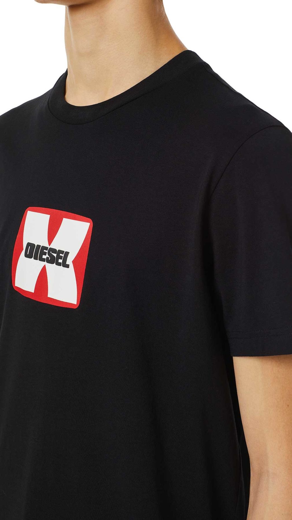 Camiseta negra Diesel con logo en relieve en la parte delantera