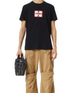 Camiseta negra Diesel con logo en relieve en la parte delantera