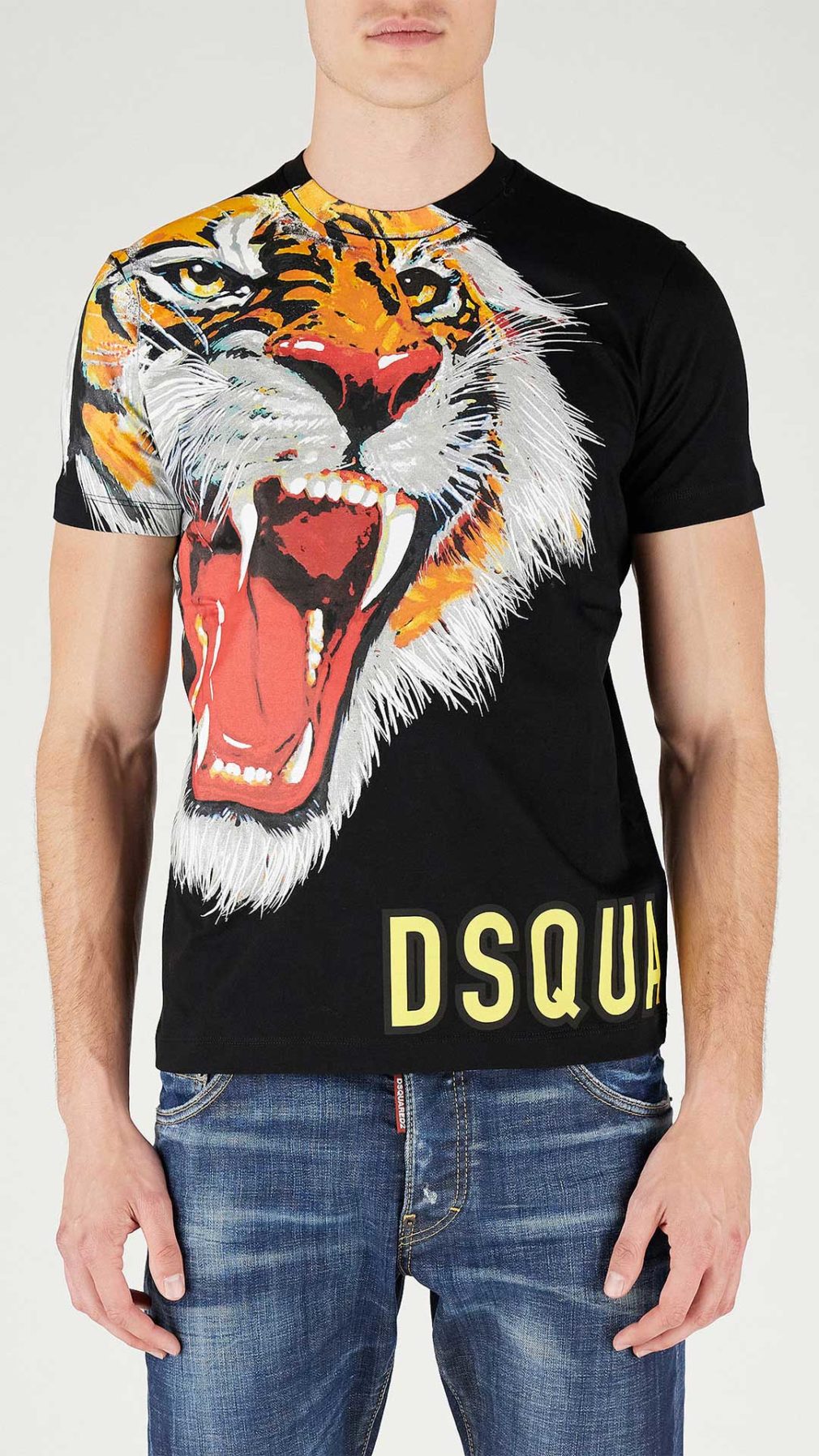 Camiseta negra Dsquared2 con serigrafia de tigre y logo al lado izquierdo