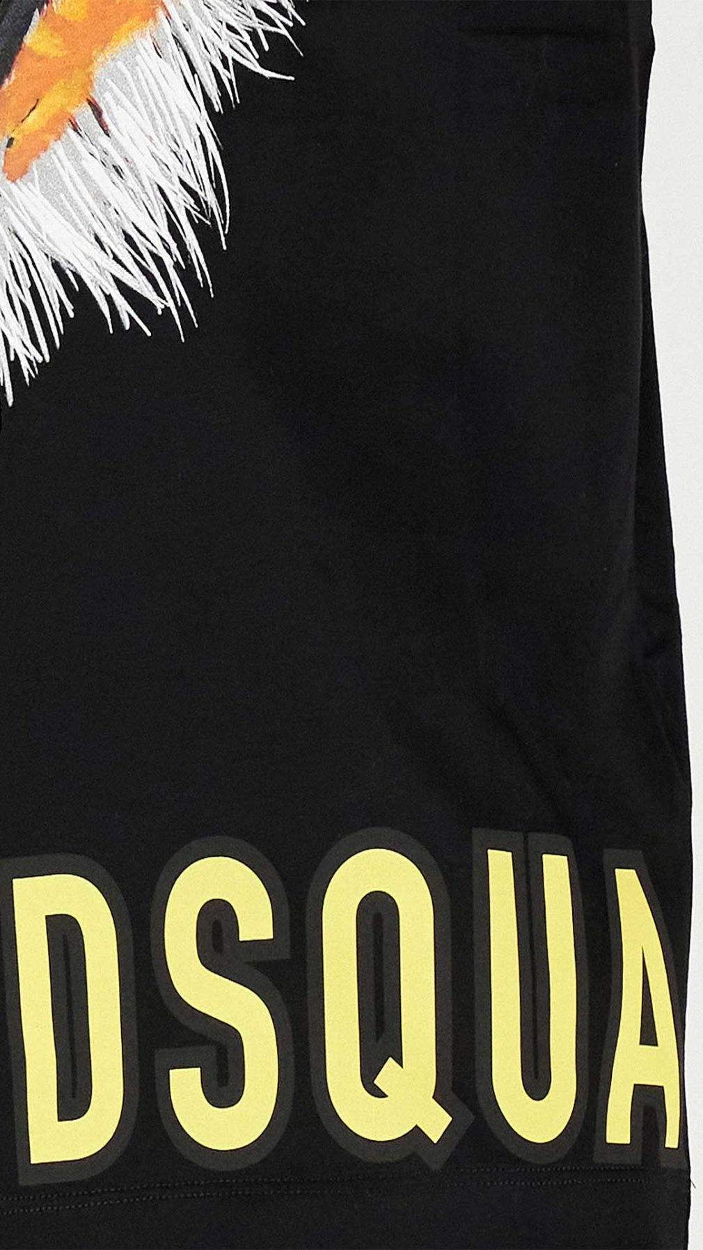 Camiseta negra Dsquared2 con serigrafia de tigre y logo al lado izquierdo