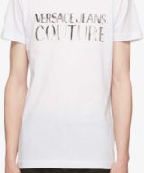 Camiseta blanca Versace Jeans Couture con logo plateado en la parte delantera
