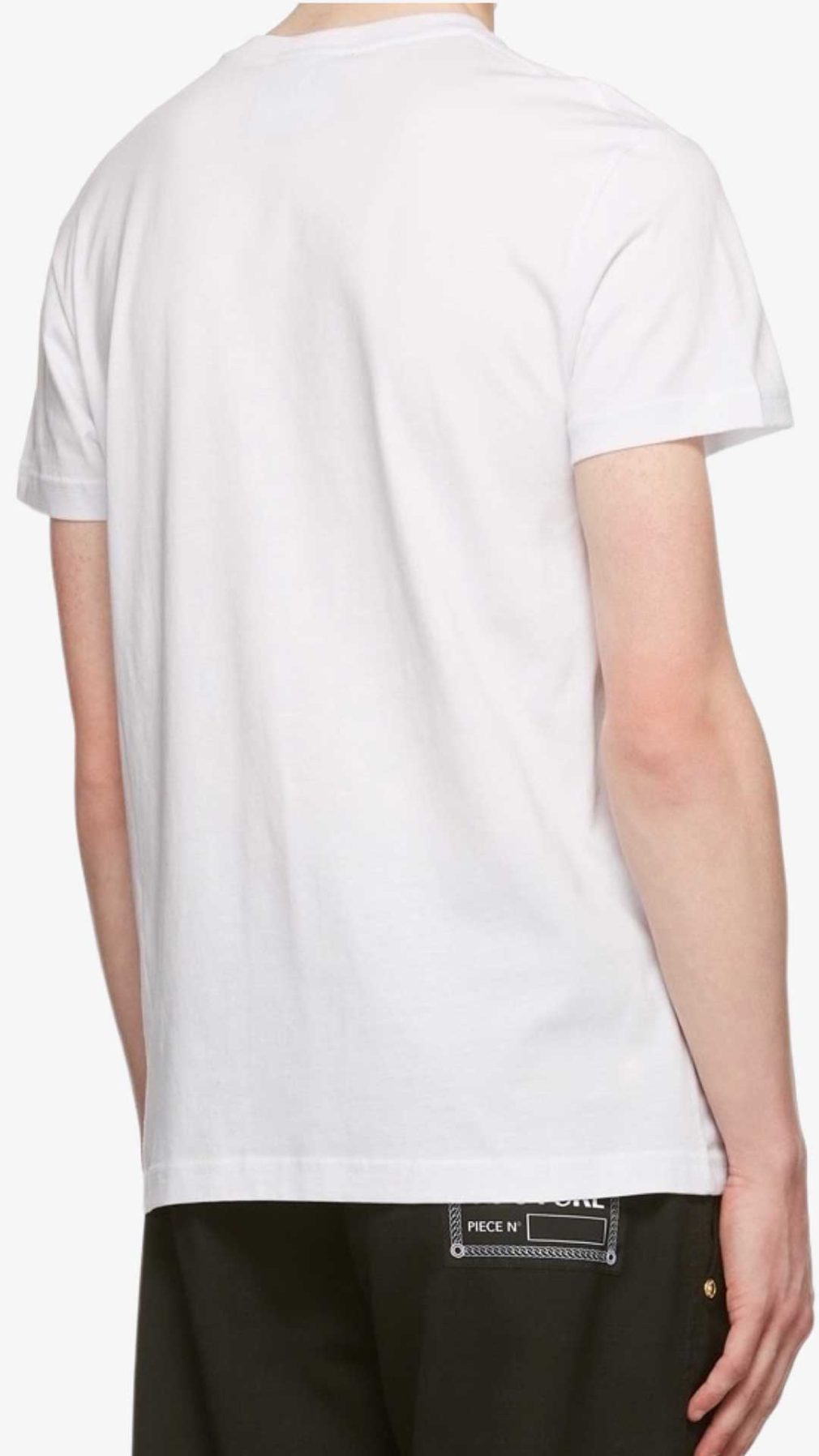 Camiseta blanca Versace Jeans Couture con logo plateado en la parte delantera