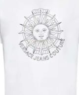Camiseta blanca Versace Jeans Couture con sol y logo en relieve engomado en la parte delantera