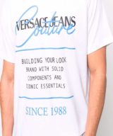 Camiseta  blanca Versace Jeans Couture con logo estampado en la parte delantera