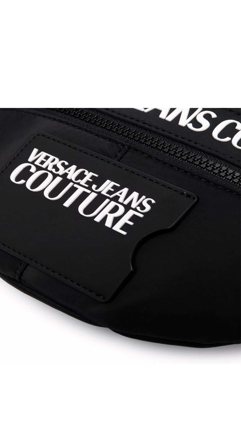 Riñonera Versace Jeans Couture con logo en relieve  en la parte delantera