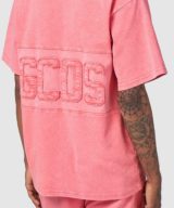 Camiseta GCDS con el logo incrustada delante y detrás