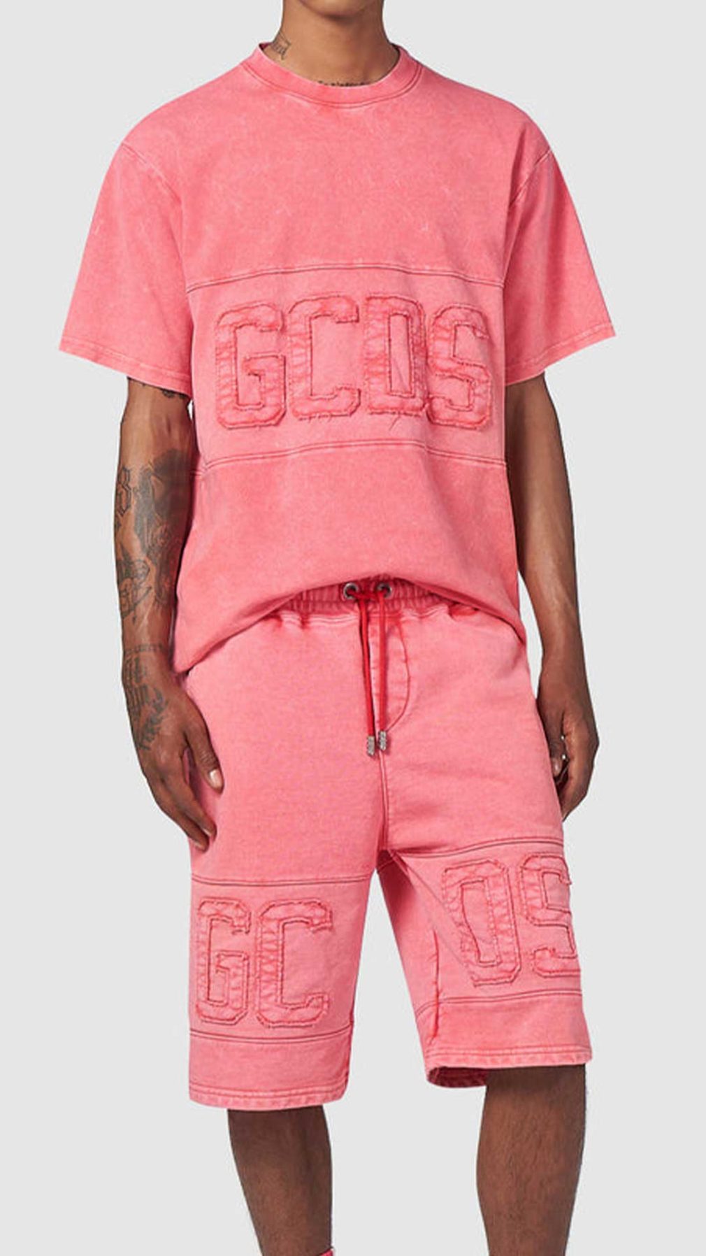 Pantalón corto GCDS banda con el logo incrustado delante y detrás