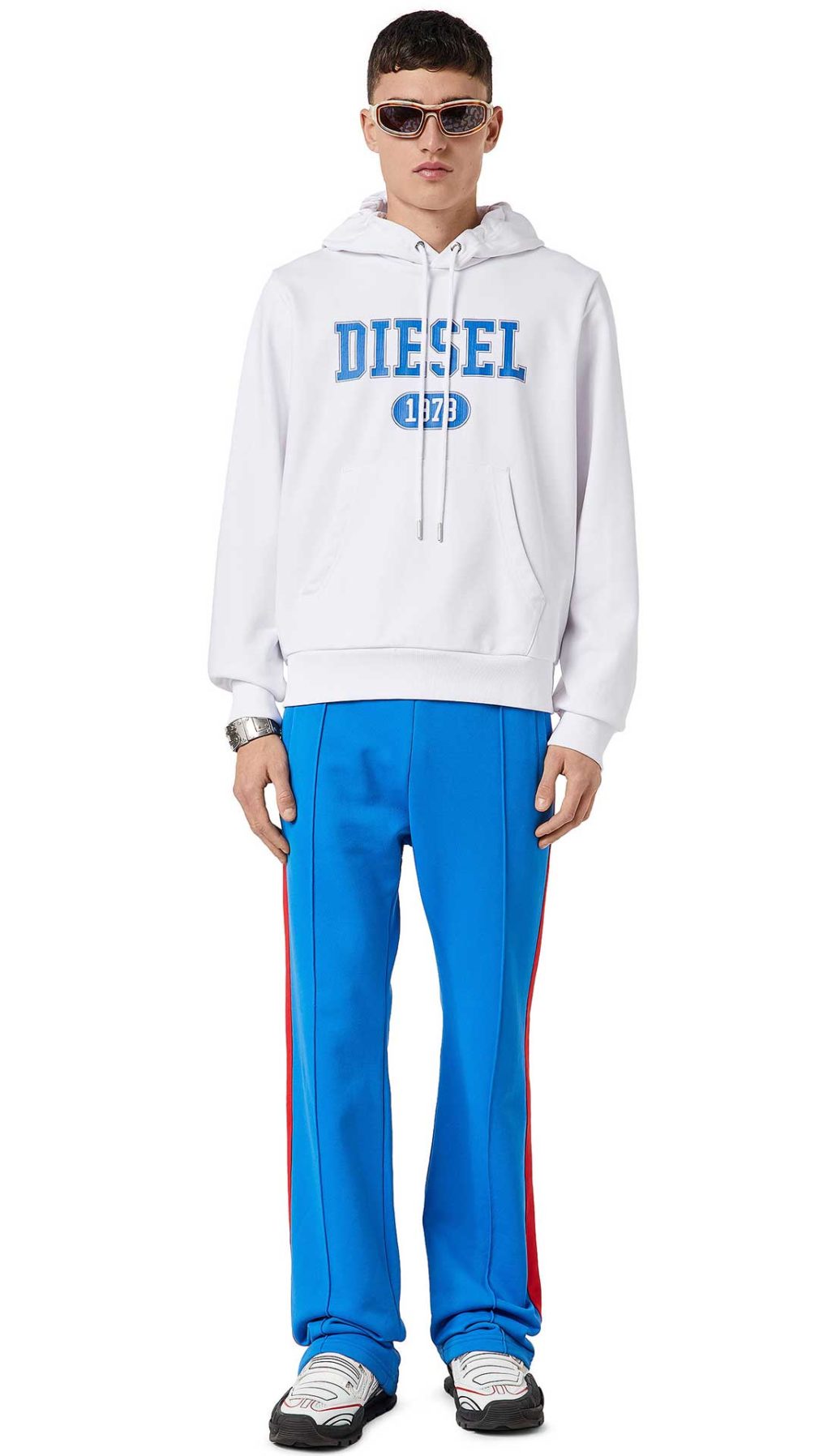 Sudadera blanca Diesel con capucha y logotipo en la parte delantera