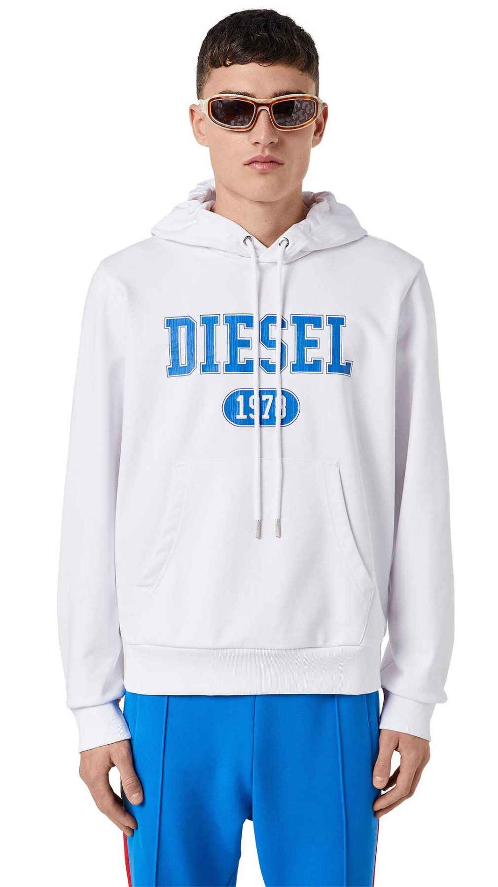Sudadera blanca Diesel con capucha y logotipo en la parte delantera