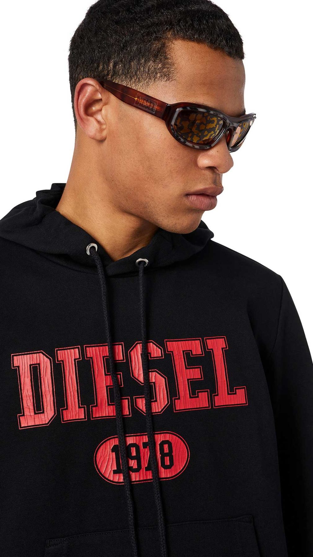 Sudadera negra Diesel con capucha y logotipo en l aparte delantera