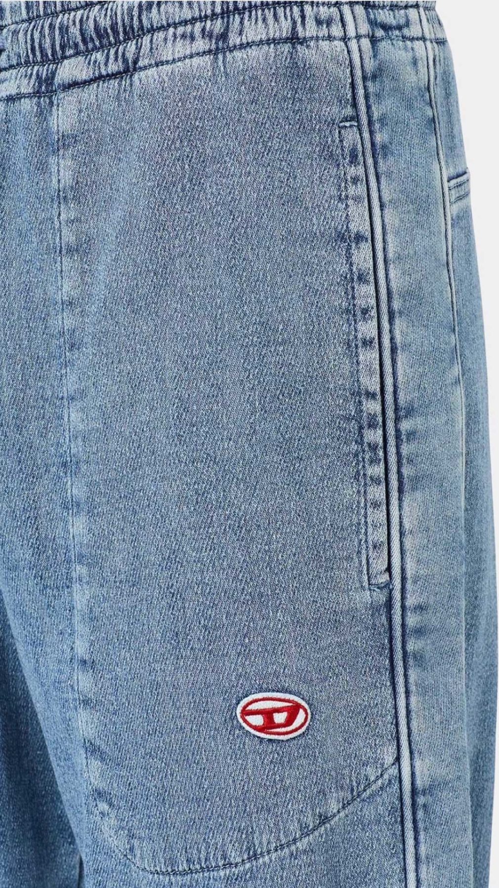 Pantalón azul Diesel D-Martians Track Denim Joggjeans con logotipo D en la parte delantera