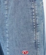 Pantalón azul Diesel D-Martians Track Denim Joggjeans con logotipo D en la parte delantera