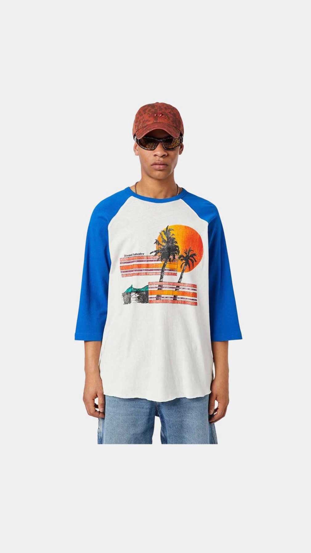 Camiseta Diesel mangas raglán 3/4 con estampado tropical