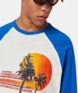 Camiseta Diesel mangas raglán 3/4 con estampado tropical