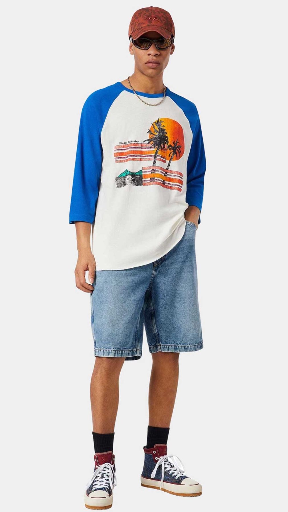 Camiseta Diesel mangas raglán 3/4 con estampado tropical