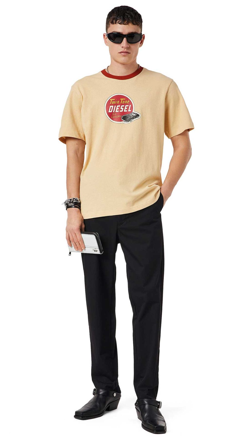Pantalón chinos Diesel con logotipo D bordado a tono en la parte trasera