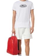 Camiseta blanca Diesel logotipo vintage estampado en relieve en la parte delantera