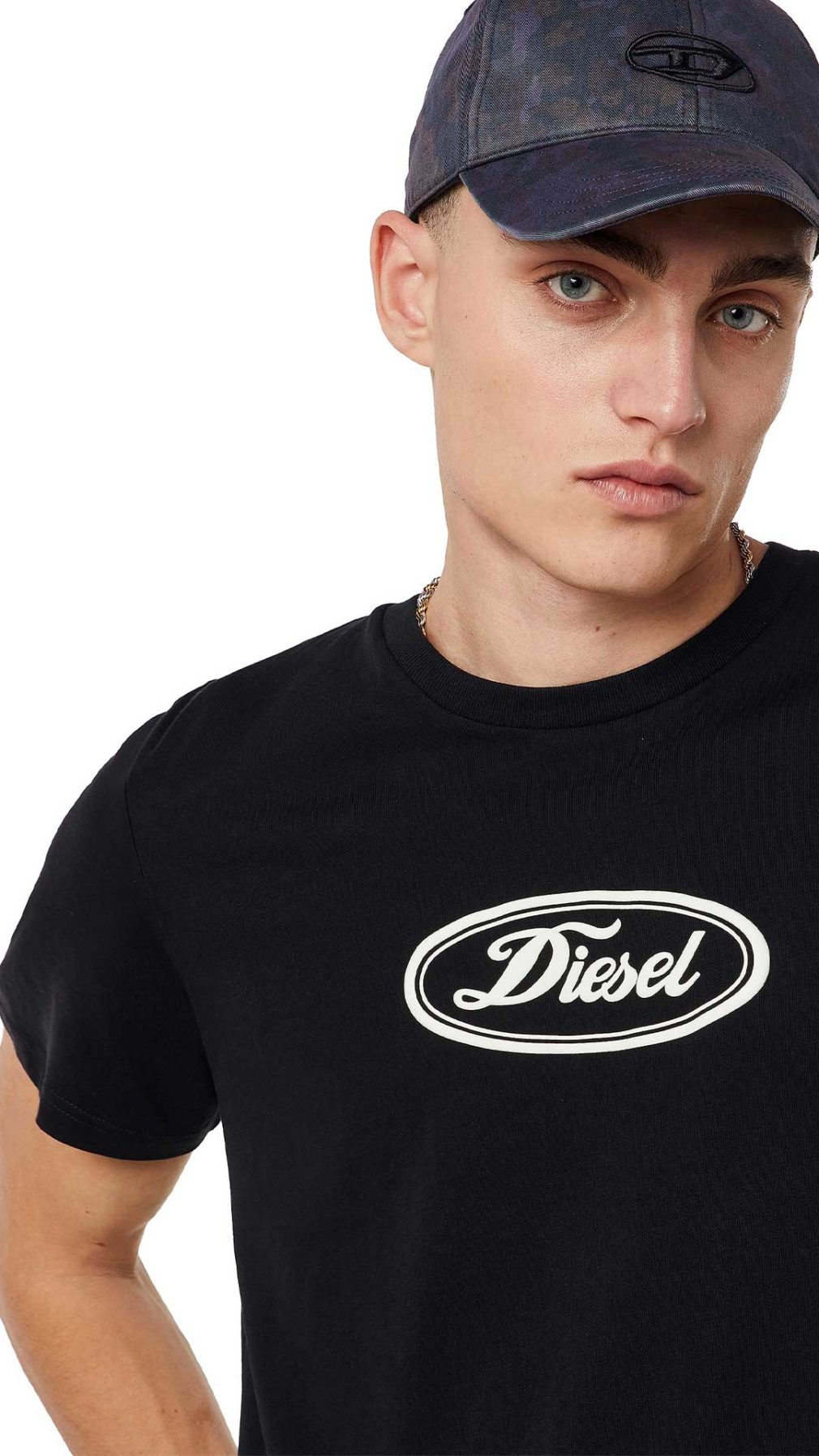 Camiseta negra Diesel logotipo vintage estampado en relieve en la parte delantera