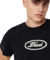 Camiseta negra Diesel logotipo vintage estampado en relieve en la parte delantera
