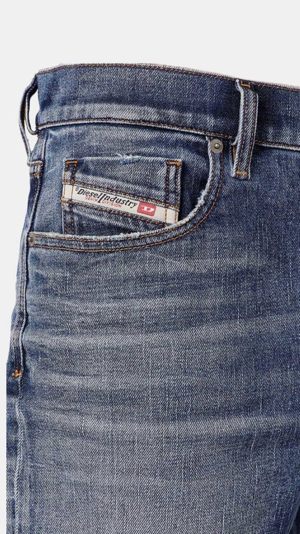 Pantalón corto Diesel D-KIRM-Z con etiqueta del logotipo