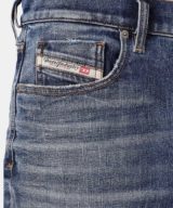 Pantalón corto Diesel D-KIRM-Z con etiqueta del logotipo