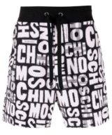 Pantalón corto deportivo Moschino con estampado gráfico del logotipo
