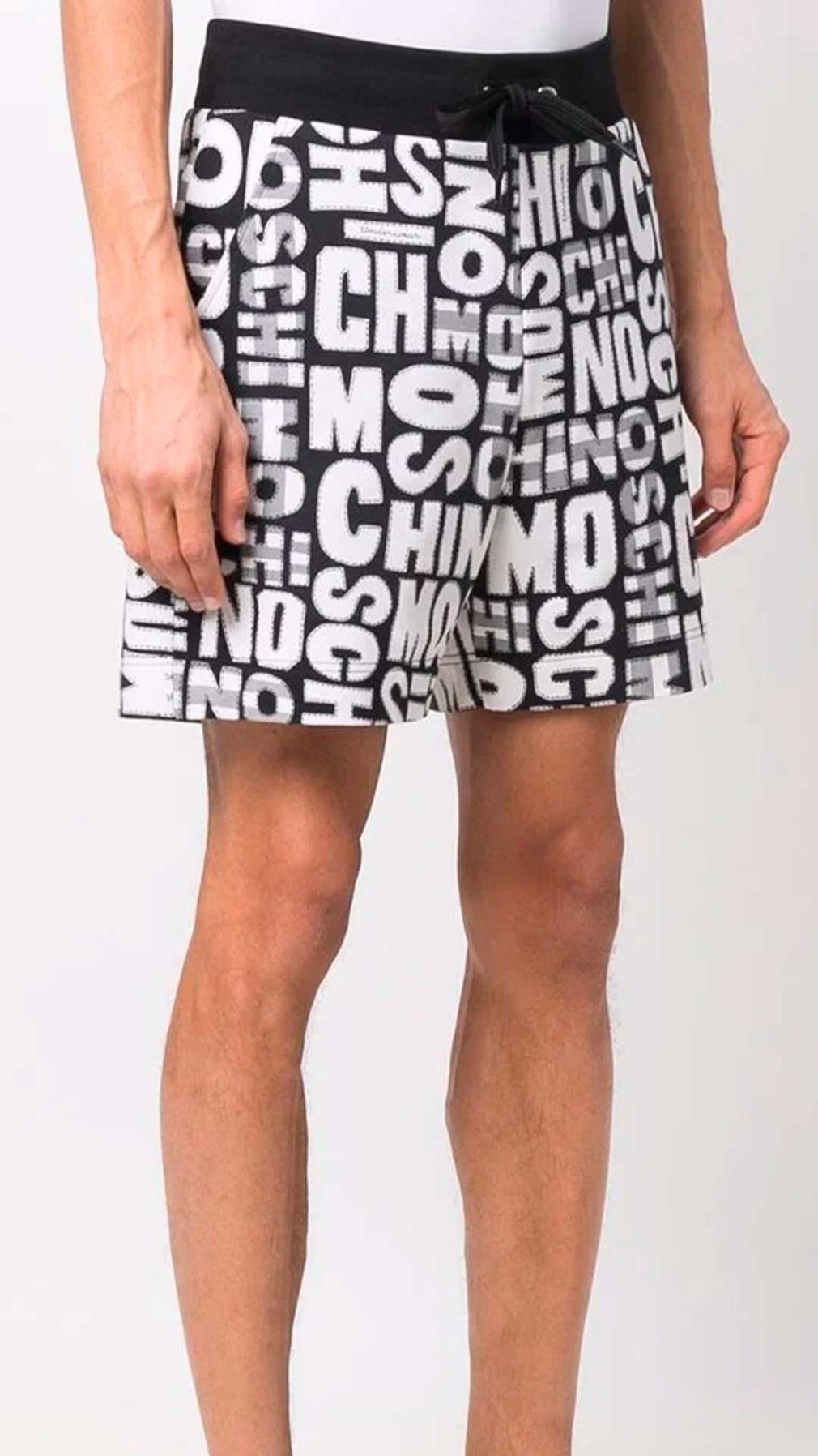 Pantalón corto deportivo Moschino con estampado gráfico del logotipo