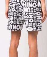 Pantalón corto deportivo Moschino con estampado gráfico del logotipo