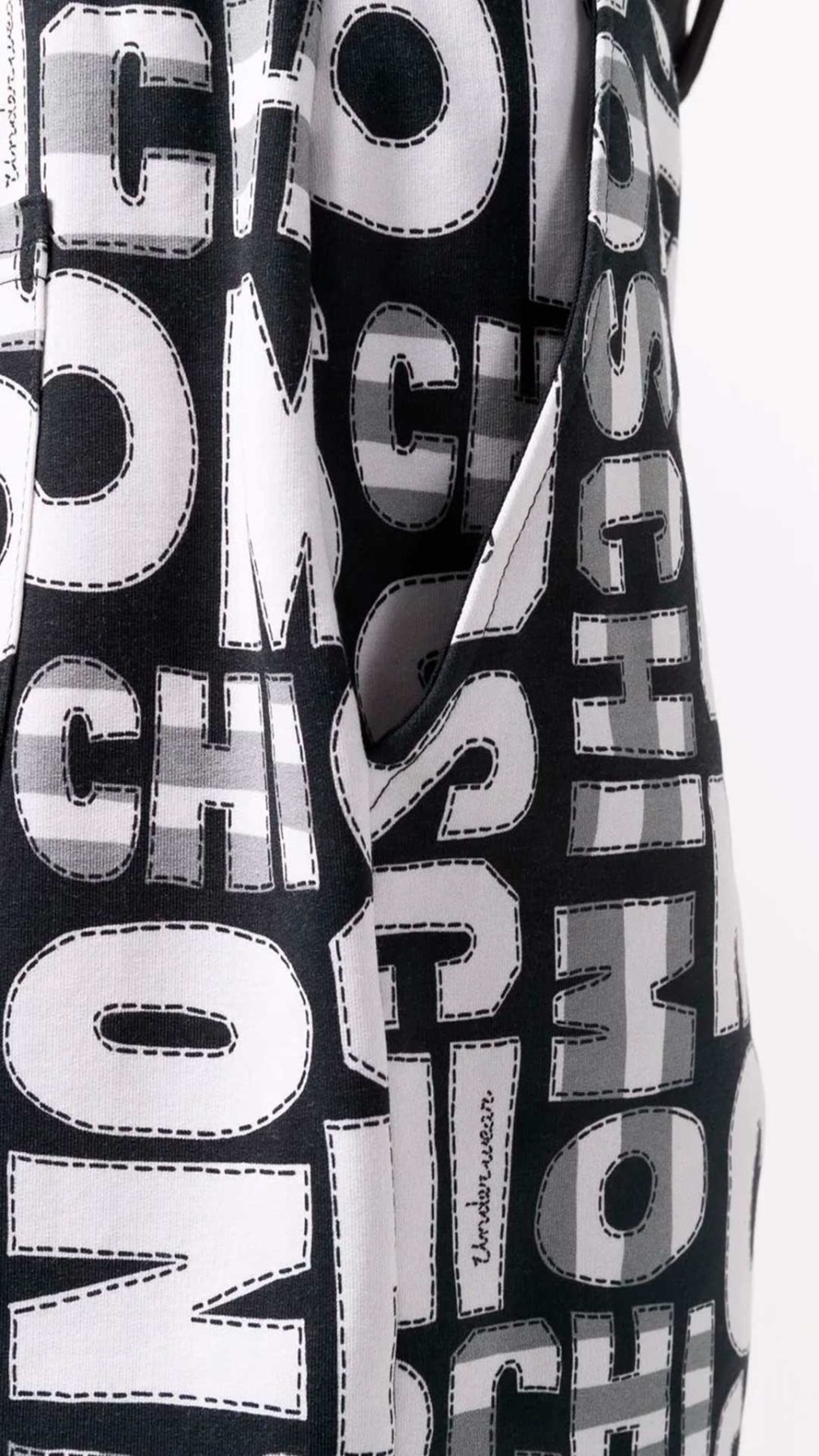 Pantalón corto deportivo Moschino con estampado gráfico del logotipo