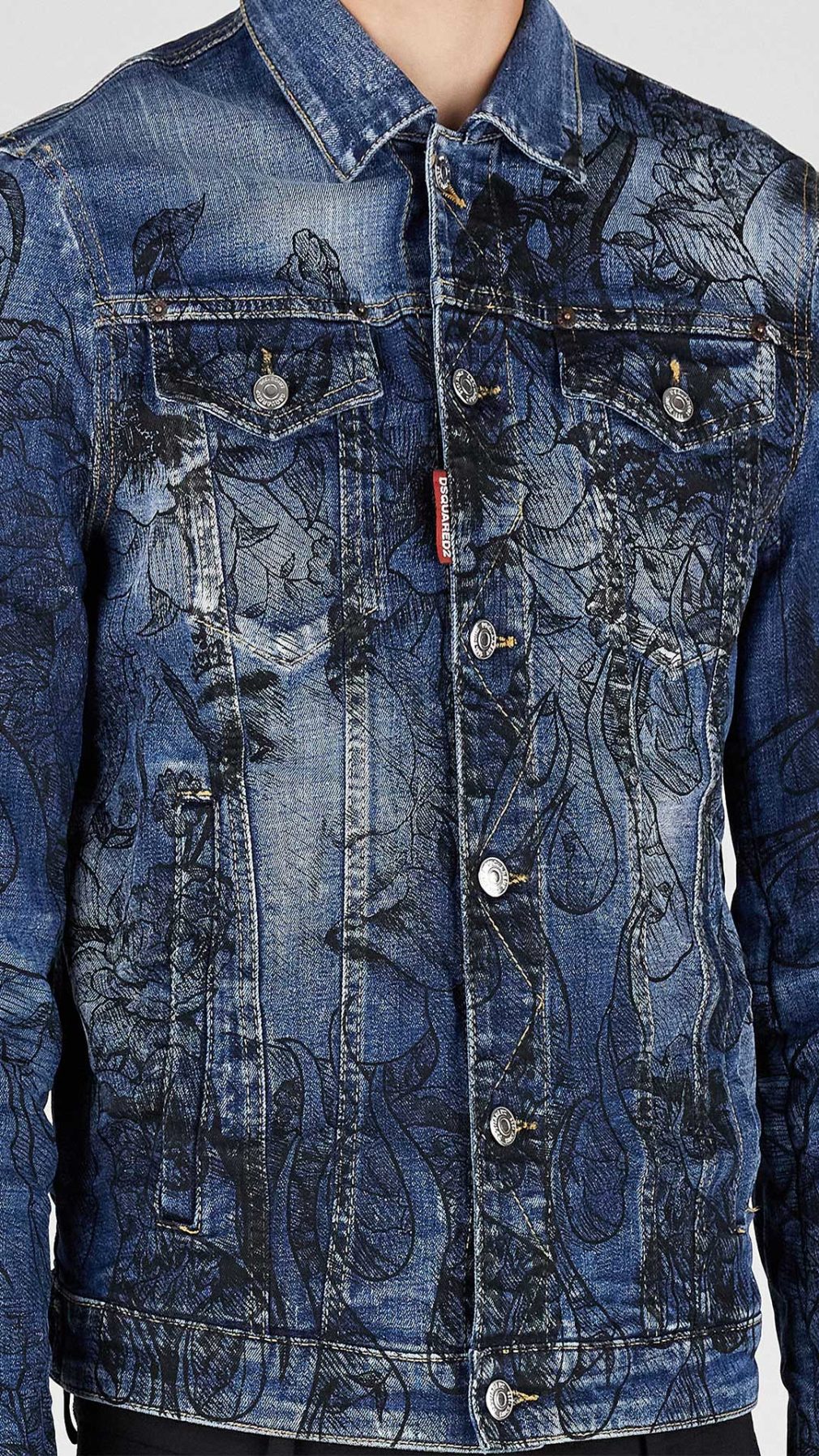 Chaqueta Dsquared2 con estampado y etiqueta del logotipo en la parte delantera