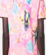 Camiseta rosa Moschino con estampado tropical
