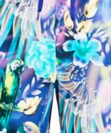 Pantalón corto azul Moschino con estampado tropical