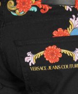 Pantalón corto Versace Jeans Couture con estampado barroco