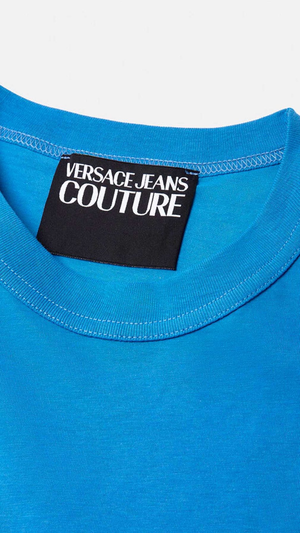 Camiseta Versace Jeans Couture con cinta del logotipo en los hombros