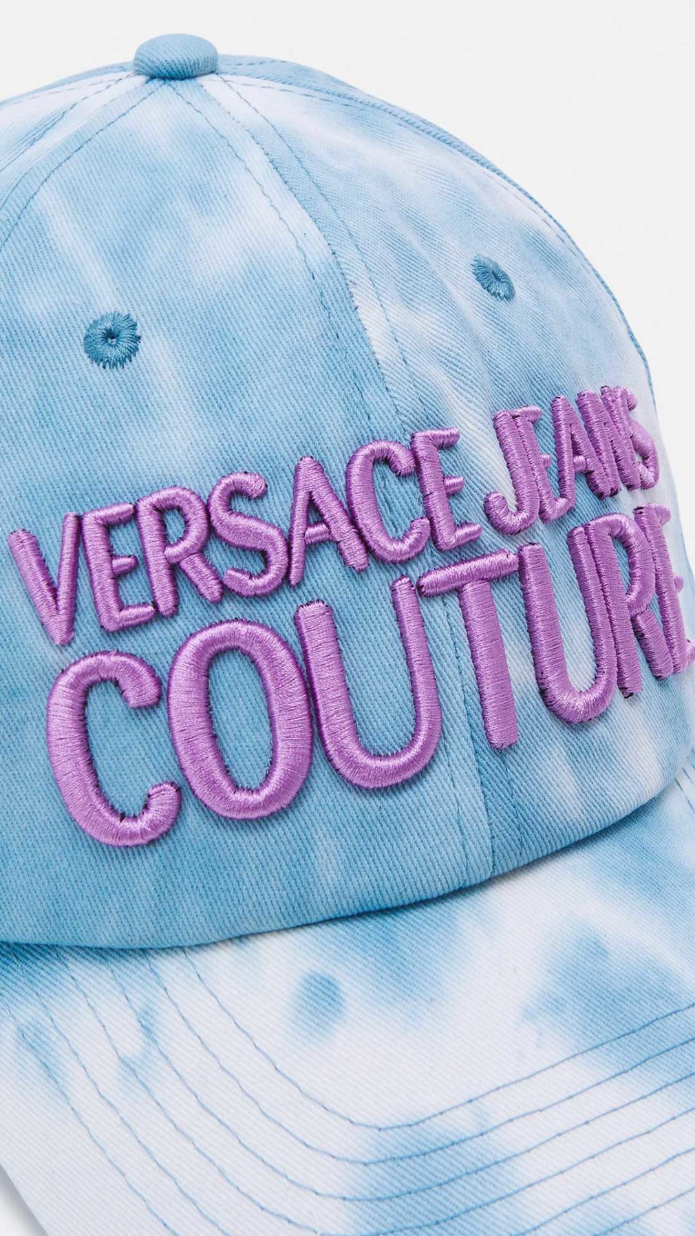 Gorra Versace Jeans con logo bordado en la parte delantera