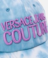 Gorra Versace Jeans con logo bordado en la parte delantera