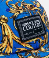 Gorra Versace Jeans Couture con estampado barroco