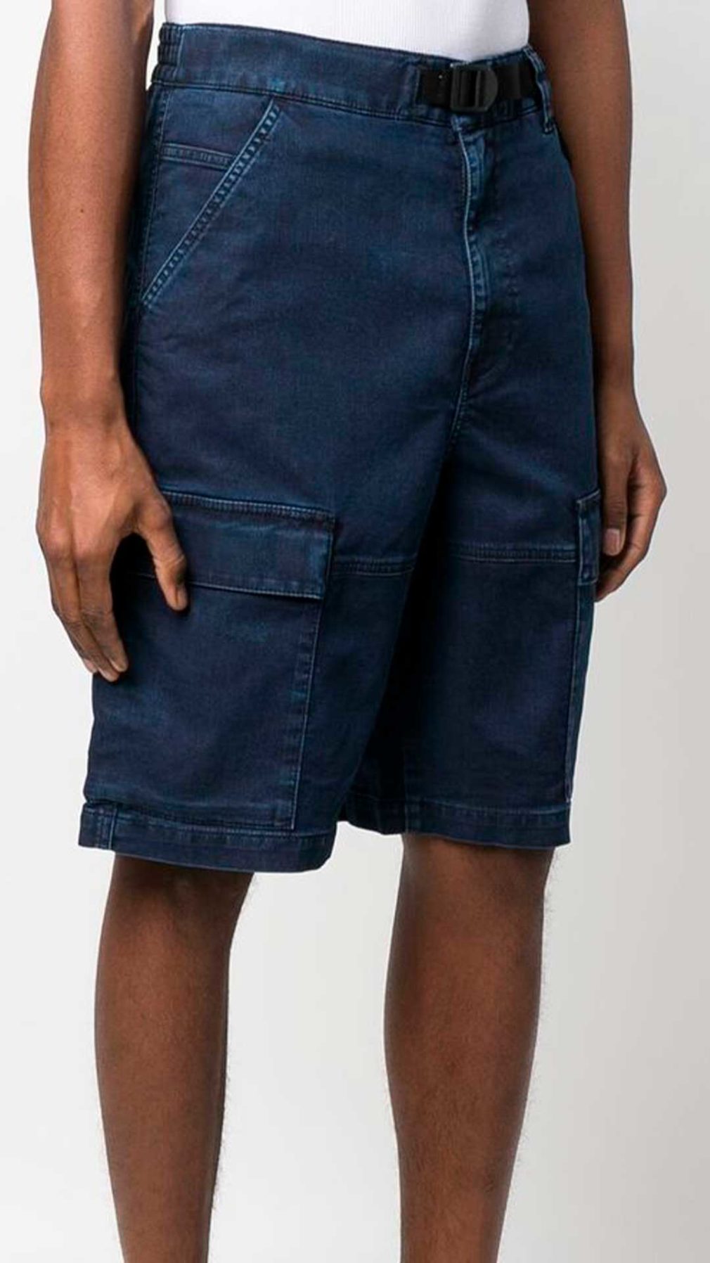 Pantalón corto Diesel de mezclilla con parche del logo
