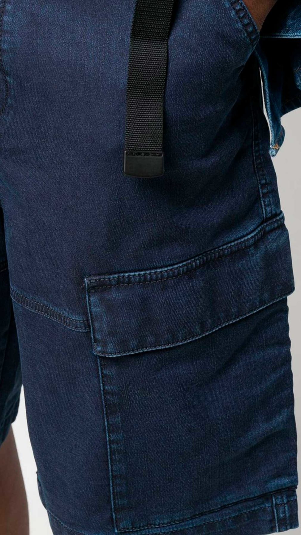 Pantalón corto Diesel de mezclilla con parche del logo