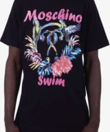 Camiseta negra Moschino con logotipo