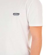 Camiseta blanca de Moschino con logotipo en el pecho